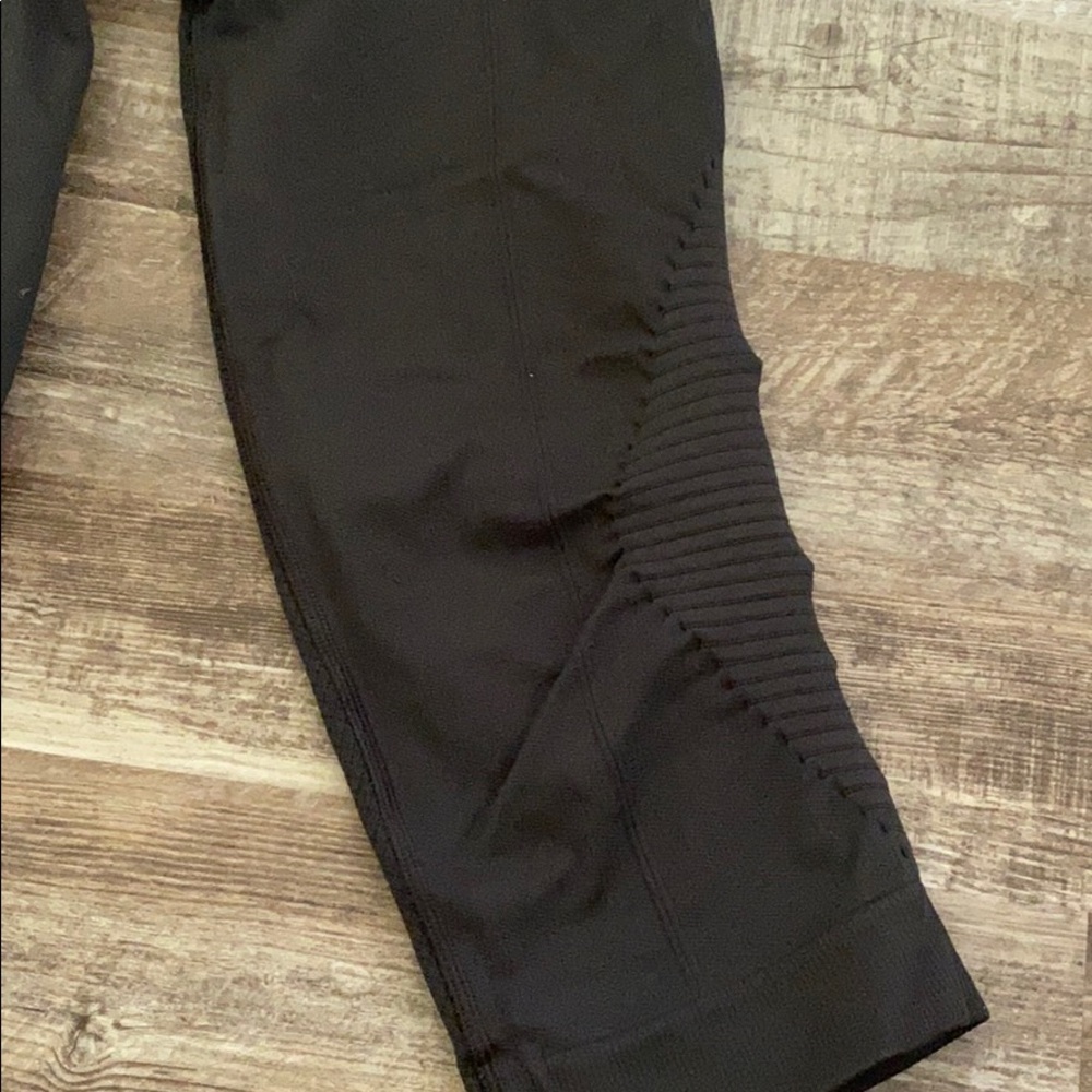 Lululemon Crop Leggings - Picture 3 of 3